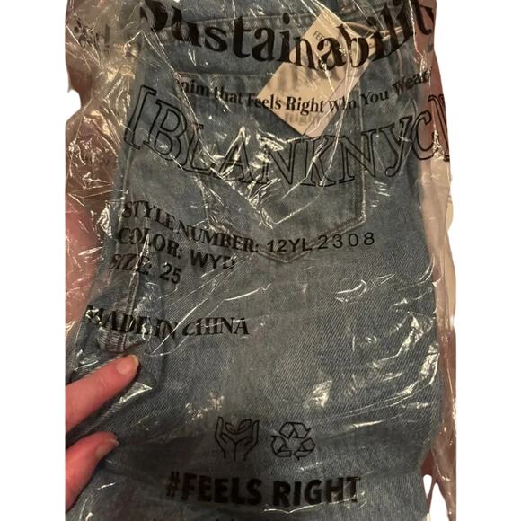 Blank NYC Howard Jeans in Wildflower, Size 25, New with Tag MSRP $98 - Picture 5 of 6